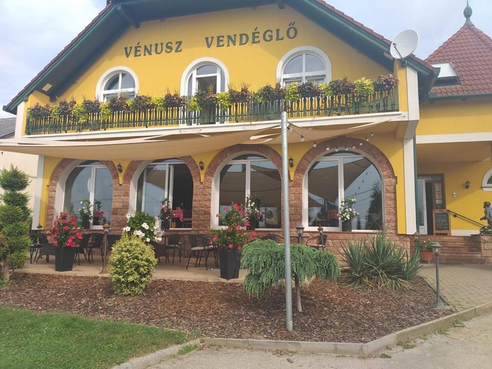 Bed and Breakfast Venusz Panzio Es Vendeglo Bagod Exterior foto